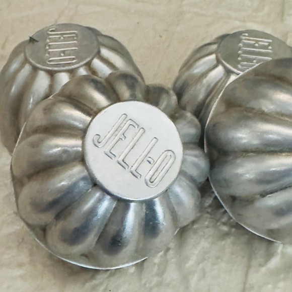 Vintage JELL-O Individual Aluminum Molds - Set of 4 Fluted Dessert Gelatin Cups - Picture 5 of 7